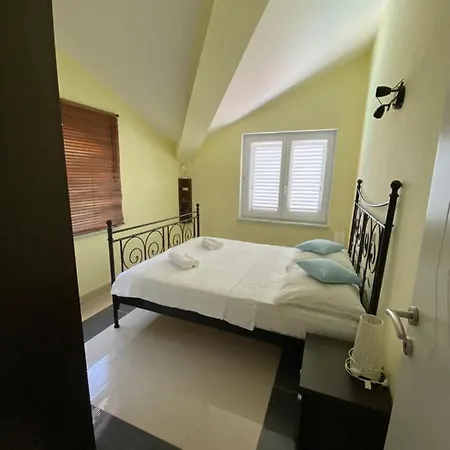 Appartement Lora *