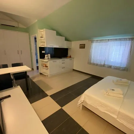 Apartments Villa Lora *