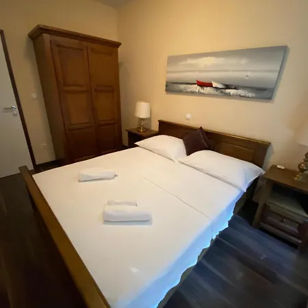 Apartments Villa Lora *