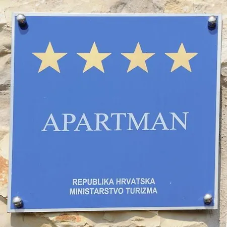 Apartments Villa Lora *