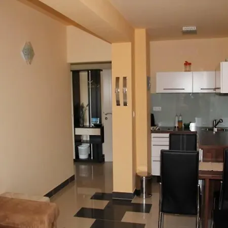 Lora Apartament