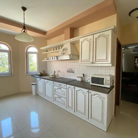 Lora Apartament