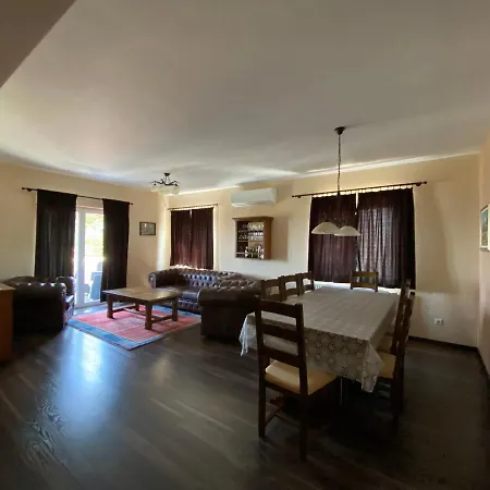 Lora Apartament