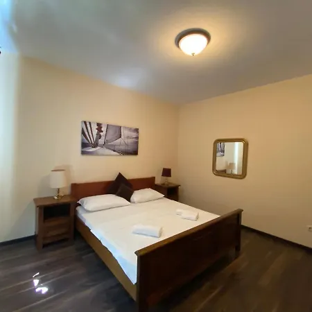 Lora Apartament